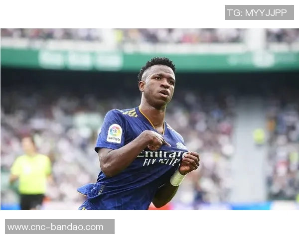 姆巴佩与维尼修斯温馨合影传递友谊力量永远支持彼此的信念