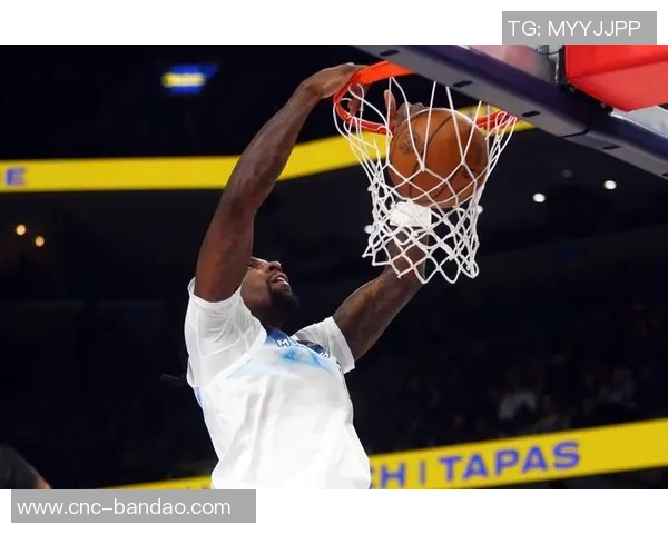 里德第二节火力全开21投11中三分命中率五成砍下28分助力全队表现出色