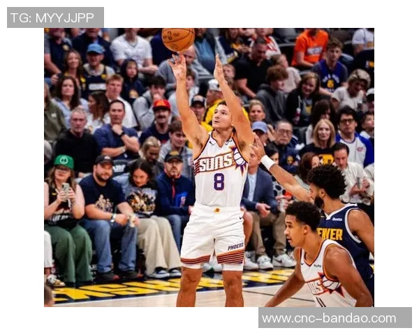 首节对决激烈萨尔高效拿下9分5篮板布克助攻表现抢眼贡献8分6助攻