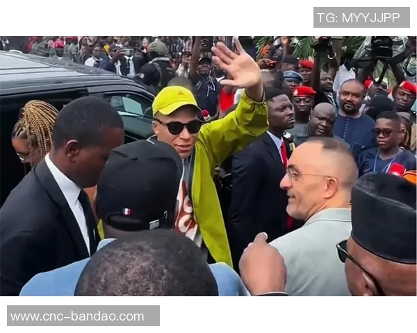 查马杜神奇折射助喀麦隆迅速扳平姆巴佩场边热情庆祝