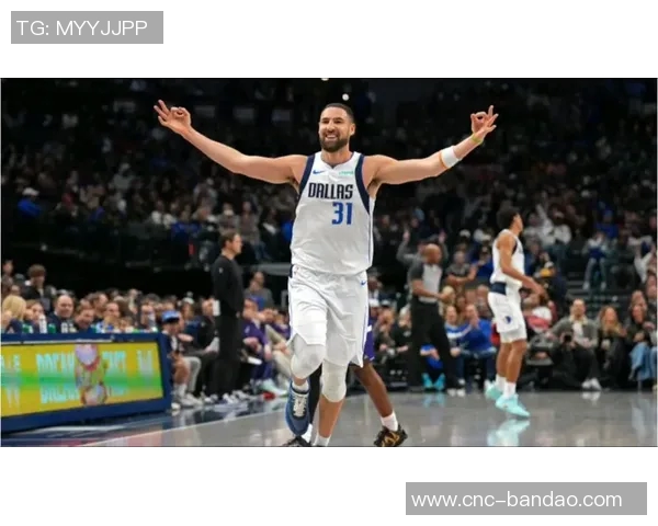 克莱汤普森逆袭之路单节狂砍37分单场14记三分震撼全场的传奇表现 克莱汤普森逆袭之路单节狂砍37分单场14记三分震撼全场的传奇表现