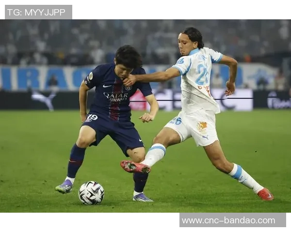 法甲赛季精彩对决里尔迎战马赛摩纳哥客场全取三分 法甲赛季精彩对决里尔迎战马赛摩纳哥客场全取三分